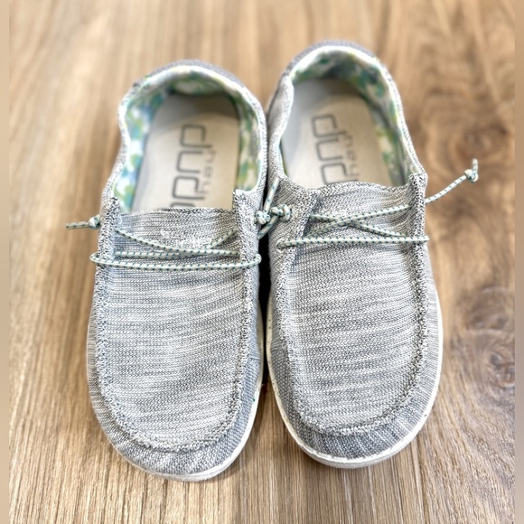 HEY DUDE YOUTH WENDY - STRETCH PEARL RIVER Size Y3-L4 EUC - Picture 1 of 6